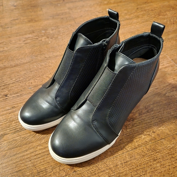 Black high heeled boots - Picture 4 of 9